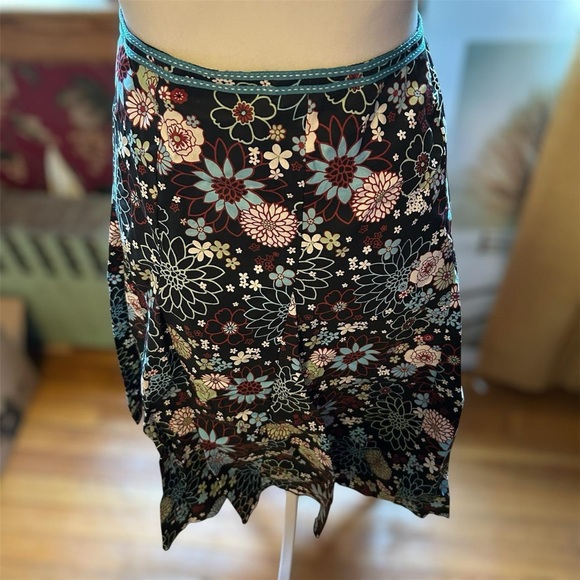NWOT Lapis Black Floral Skirt with Blue Trim XL - Picture 3 of 7
